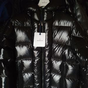 Moncler Dougnac Size 5